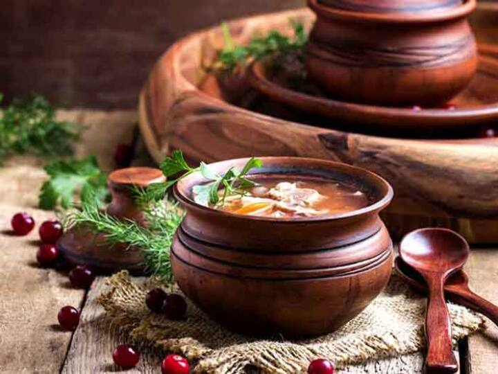 how-to-care-earthen-or-mud-pot-remember-these-easy-handling-tips-to-make-kitchen-eco-friendly Home Tips: ઇકો ફ્રેન્ડલી રસોડું બનાવવા કરો માટીના વાસણોનો ઉપયોગ,જાણો તેની કેવી રીતે રાખશો સારસંભાળ