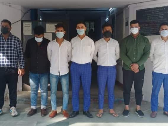 Galleria Mall Murder News: नोएडा के गैलेरिया मॉल हत्या मामले में अब तक सात लोग गिरफ्तार, दो आरोपी फरार Galleria Mall Murder News: नोएडा के गैलेरिया मॉल हत्या मामले में अब तक सात लोग गिरफ्तार, दो आरोपी फरार