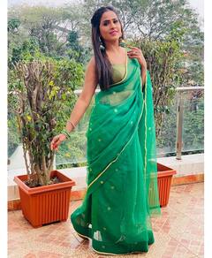 Intinti Gruhalakshmi Prashanthi Photos: చిలకపచ్చ తోటలో చిలిపి కోయిలలా గృహలక్ష్మి లాస్య