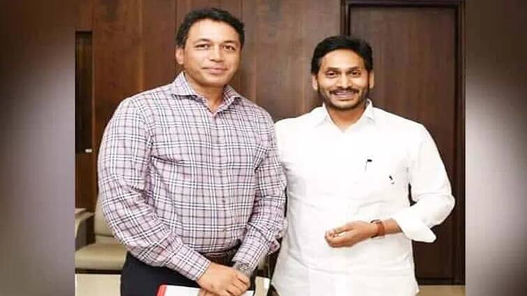 Jagan gave the green signal to Mekapati Vikram Reddy to compete from Atmakuru Mekapati Meets Jagan :  జగన్‌ను కలిసిన మేకపాటి విక్రం రెడ్డి - ఆత్మకూరులో పోటీకి లైన్ క్లియర్ !