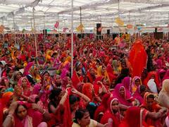 Rajasthan में एक पांडाल में जमा हुईं 12 हजार महिलाएं, मंत्री रमेश मीणा से किया खास संवाद