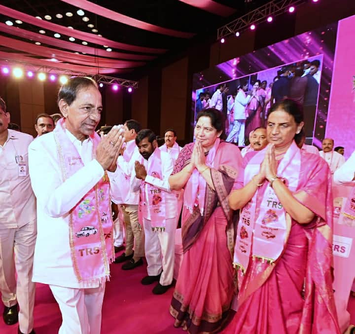 టీఆర్ఎస్ పార్టీ 21 వసంతాలు పూర్తి చేసుకుని 22వ ఏట అడుగుపెడుతున్న సందర్భంగా హైదరాబాద్లో వేడుకగా ప్లీనరీ