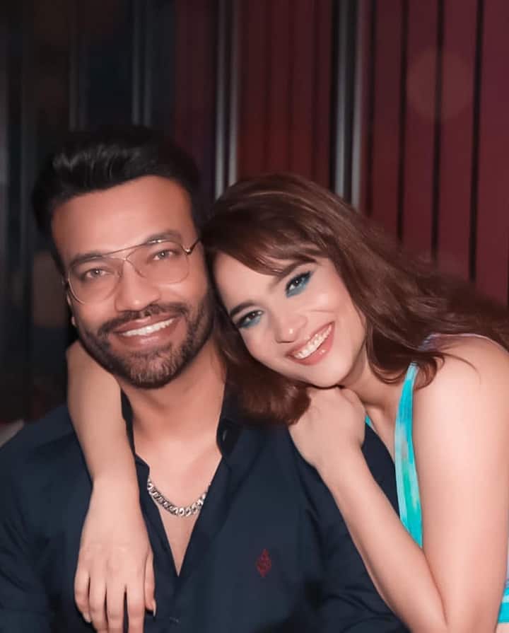 टीवी रिएलिटी शो स्मार्ट जोड़ी में नजर आ रही अंकिता लोखंडे और विकी जैन की जोड़ी टेलीविजन का हॉट टॉपिक बनी हुई है.