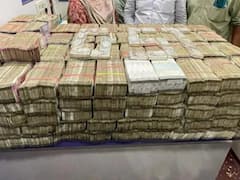 Mumbai IT Raids : గోడల్లో వెండి..రహస్య అరల్లో నోట్ల కట్టలు ! ఈ రోజుల్లోనూ సినిమా టెక్నిక్కే ఫాలో అయ్యాడు.. అడ్డంగా బుక్కయ్యాడు !