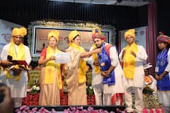 MP: डॉ गौर केंद्रीय विश्वविद्यालय का 30वां दीक्षांत समारोह संपन्न, बुंदेली पारंपरिक वेश-भूषा में छात्रों ने ली डिग्री, देखें तस्वीरें