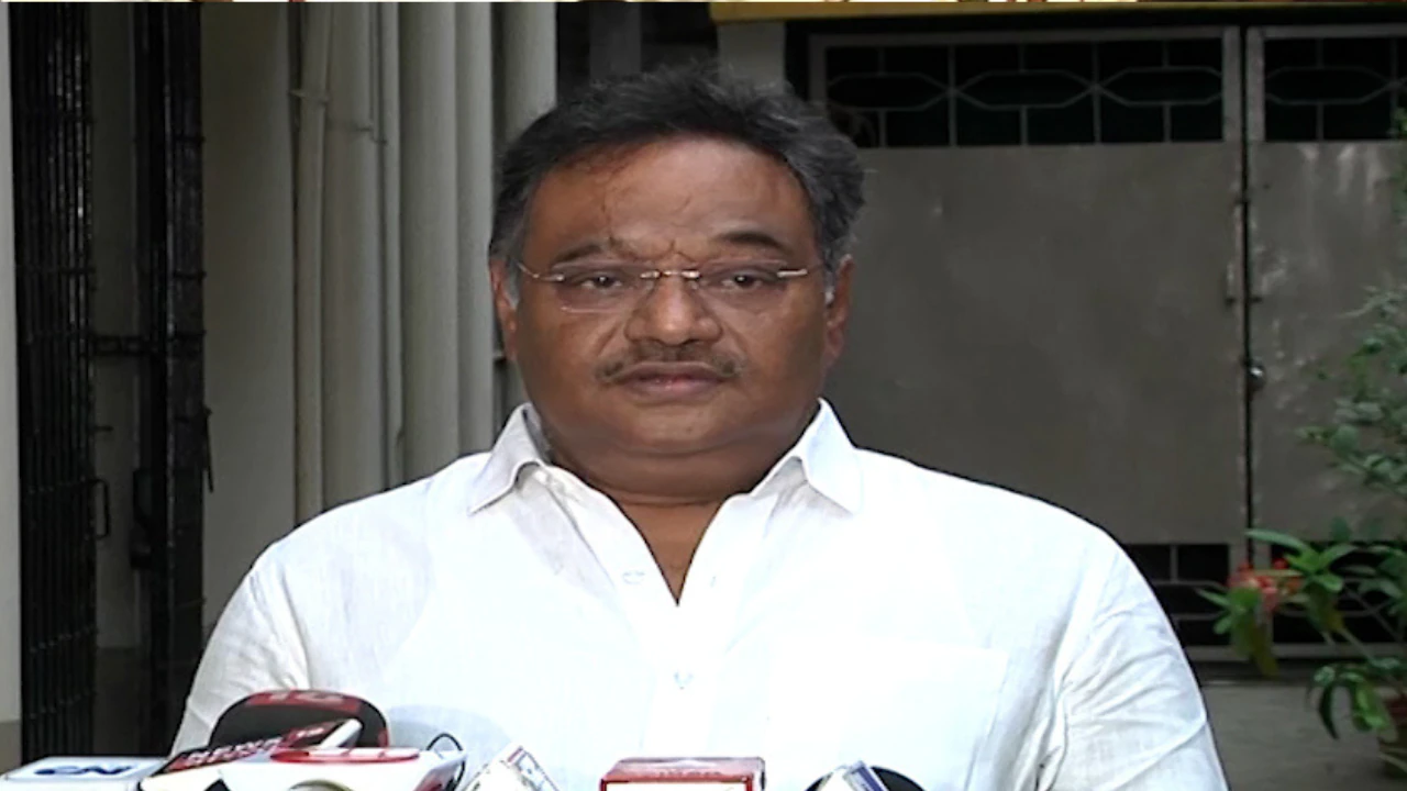 Samik Bhattacharya: ‘পুলিশকে বিচ্ছিন্ন করে সরকার নিজের মুখ বাঁচাতে চাইছে’, মুখ্যমন্ত্রীকে কটাক্ষ শমীকের।Bangla News