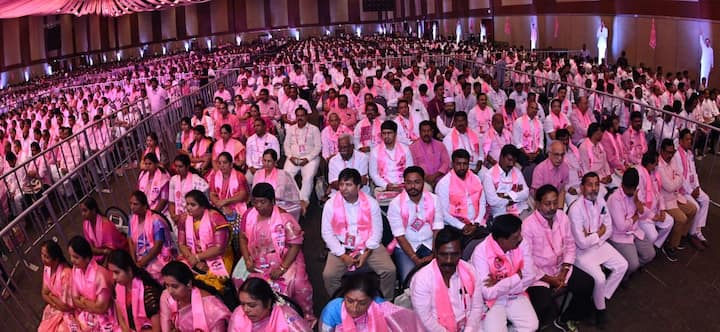 చేనేత వస్త్రాలపై కేంద్ర ప్రభుత్వం విధించిన జి.ఎస్.టి.ని పూర్తిగా రద్దు చేయాలని డిమాండ్ చేస్తూ, చేనేత రంగాన్ని దెబ్బతీస్తున్న కేంద్ర ప్రభుత్వ విధానాలను నిరసిస్తూ తీర్మానం చేసింది