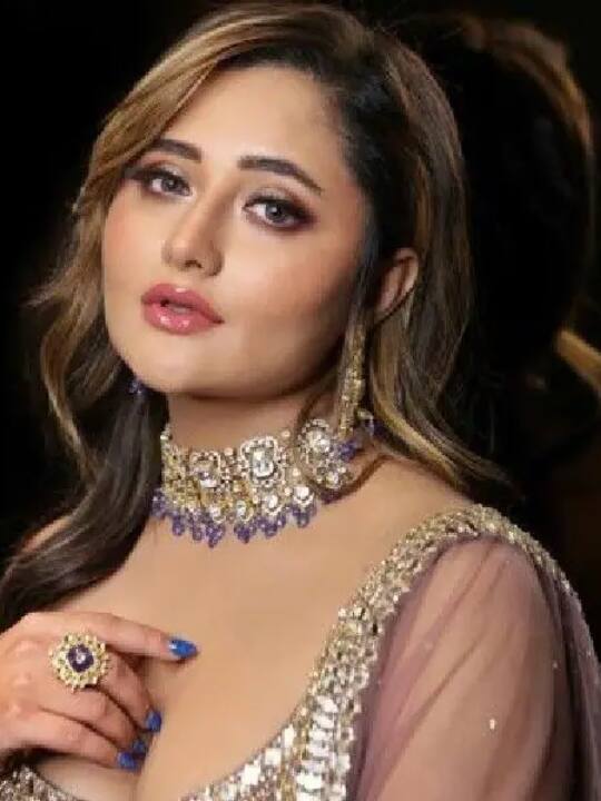 एक्ट्रेस रश्मि देसाई ने अपने करियर की शुरुआत में एक हेयर कंपनी के लिए फोटोशूट किया था, जिसके लिए उन्हें 1000 रुपये मिले थे.