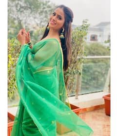 Intinti Gruhalakshmi Prashanthi Photos: చిలకపచ్చ తోటలో చిలిపి కోయిలలా గృహలక్ష్మి లాస్య