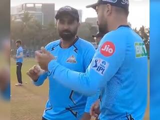 IPL 2022: राशिद खान से गेंदबाजी टिप्स लेते दिखे राहुल तेवतिया, गुजरात टाइटंस ने शेयर किया वीडियो