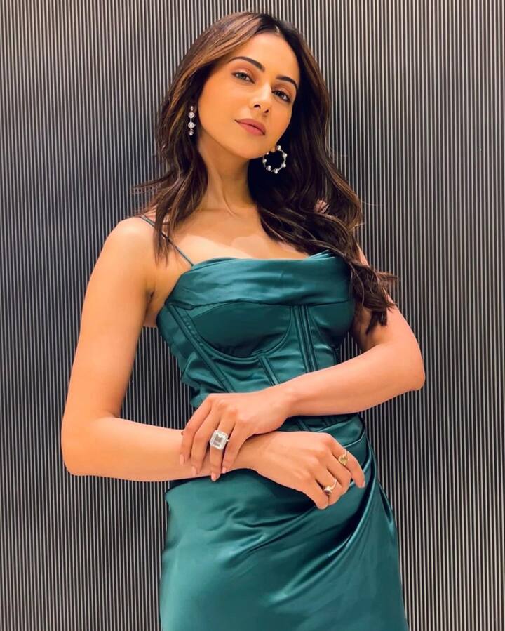 रकुलने नुकतेच काही फोटो इंस्टाग्रामवर शेअर केले आहेत.