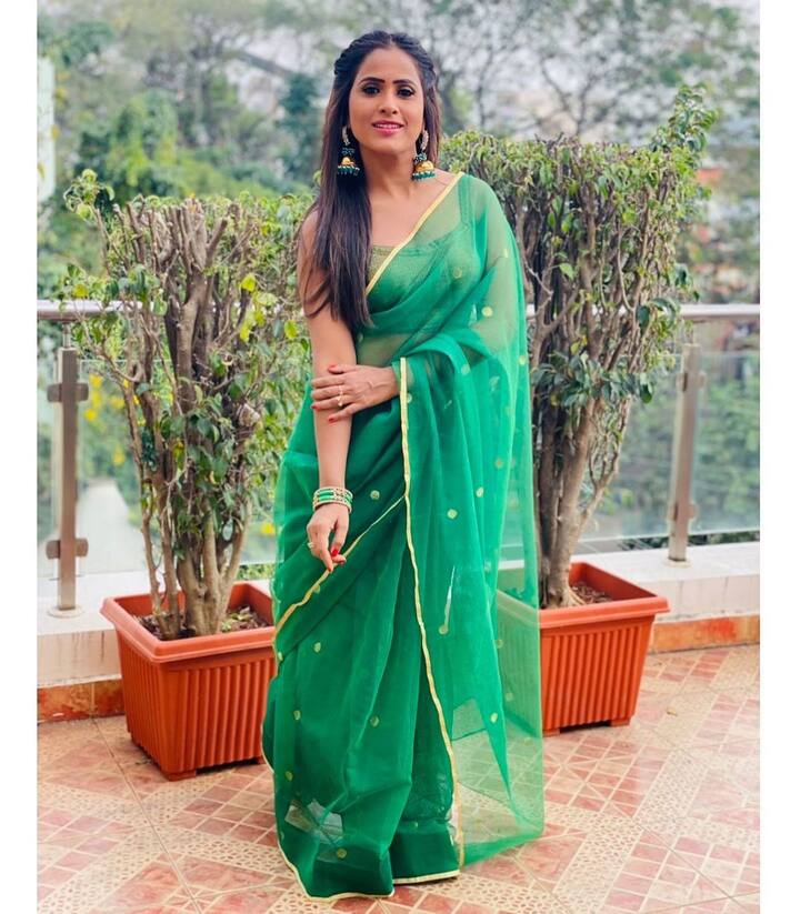 స్క్రీన్ పై వయసుకి మించిన పాత్రలు చేస్తున్న ప్రశాంతి.. ఎప్పటికప్పుడు ఇన్ స్టా గ్రామ్ లో ఫొటోస్ షేర్ చేస్తుంటుంది.