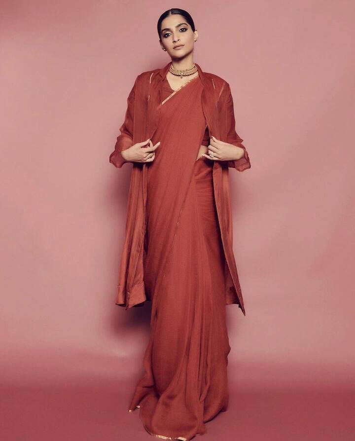 बॉलीवुड एक्ट्रेसेस अपने एथनिक और वेस्टर्न वियर से लाखों लोगों को इंस्पायर करती नजर आती हैं. इनका स्टाइल तो दमदार है ही साथ ही इनका आउटफिट कैरी करने का तरीका भी काफी लाजवाब है.