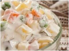 Salad Recipe: नॉर्मल खीरा-टमाटर की सलाद से हो गये हैं बोर? ट्राई करें ये आसान रशियन सैलेड