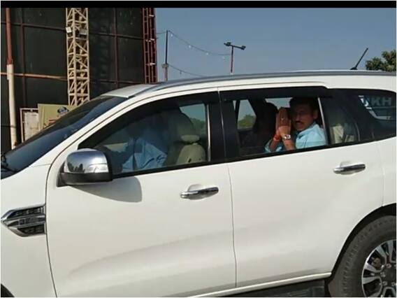 Rajasthan News: सीएम गहलोत ने कुर्सी बचाने के लिए विधायकों को दी खुली छूट, राजवर्धन सिंह राठौड़ का आरोप Rajasthan News: सीएम गहलोत ने कुर्सी बचाने के लिए विधायकों को दी खुली छूट, राजवर्धन सिंह राठौड़ का आरोप