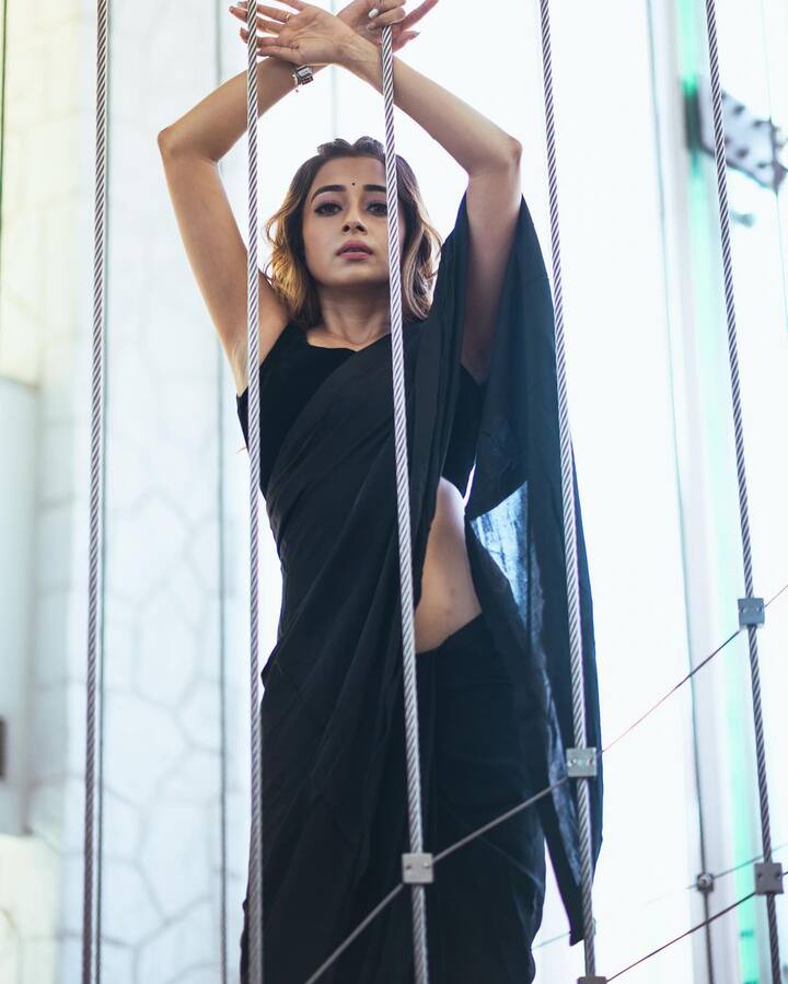 टीना दत्ता तिच्या बोल्ड लुक आणि फॅशन सेन्समुळे चर्चेत असते.(photo:tinadatta/ig)