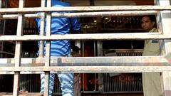 Agra में रेलवे प्लेटफॉर्म पर बने मंदिर हटाने का विरोध हुआ तेज, रेलवे ने भी दे दी चेतावनी