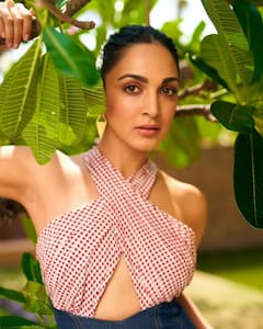 Kiara Advani: కియారా అద్వానీ స్టన్నింగ్ పోజులు