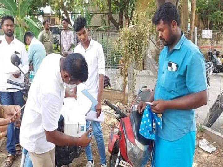 Vehicle inspection at Dharmapuri police station - 18,000 fines collected for illegal driving தருமபுரியில் காவல் நிலையத்திற்கே வந்து வாகனங்கள் தணிக்கை - விதி மீறிய வாகன ஓட்டிகளிடம் 18,000 அபராதம் வசூல்