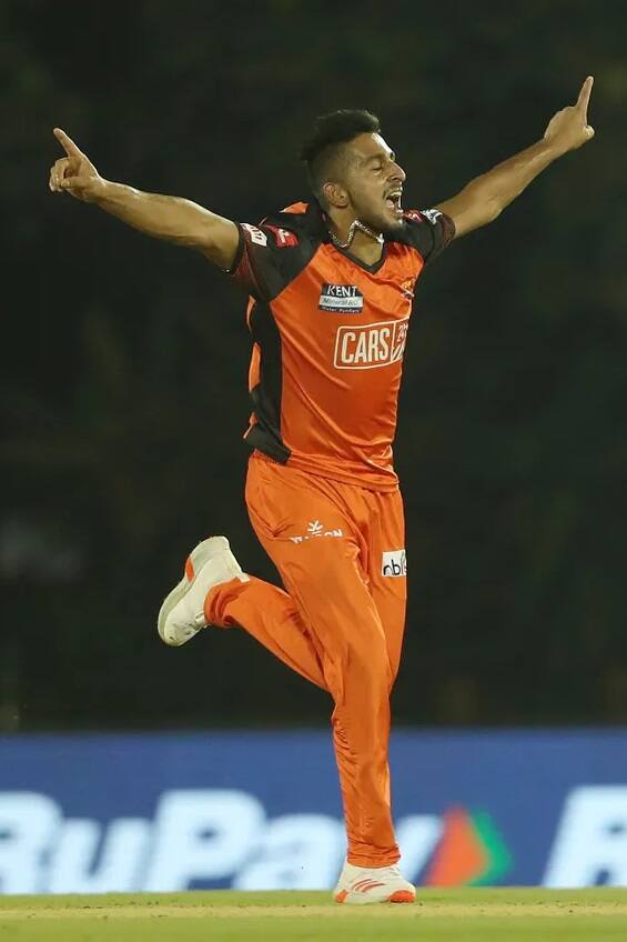 এবারের আইপিএলের দ্রুততম বলটি কার করা ?