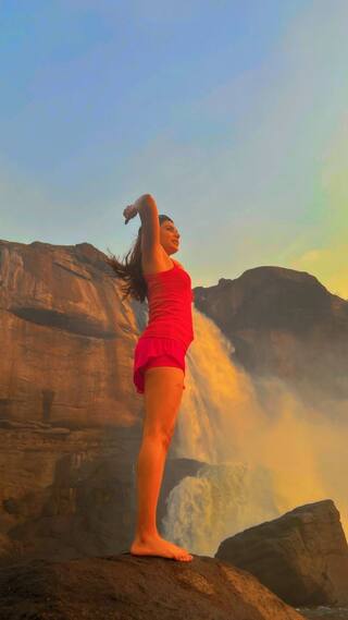 સાઉથ સિનેમાની સૌથી સેક્સી એક્ટ્રેસે સિમ્પલ ડ્રેસમાં આપ્યા શાનદાર પૉઝ, ફેન્સ પણ રહી ગયા દંગ, જુઓ........