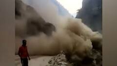 Uttarakhand : बद्रीनाथ हाईवे पर पहाड़ी दरकने का खतरनाक वीडियो । Hindi News