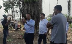 Actor Shayaji Shinde Saves Trees: రోడ్డు కోసం తీసేస్తుంటే ఆపారు | Gangakhed | ABP Desam