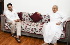 CM JAGAN Met AP Governor: రాజ్ భవన్ లో గవర్నర్ ను కలిసిన సీఎం జగన్ దంపతులు | ABP Desam