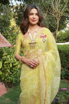 Trendy Look: पर्ल ज्वैलरी पहने सितम ढाती दिखीं ये बॉलीवुड हसीनाएं, वेडिंग फेस्टिव में आपके काम आ सकता है ये लुक