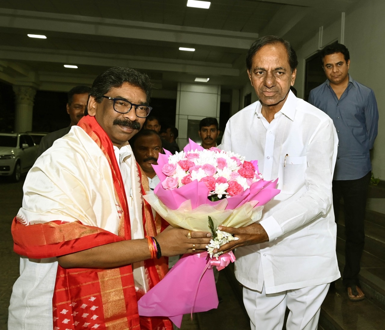 Hemant Soren Meets CM KCR : సీఎం కేసీఆర్ తో ఝార్ఖండ్ సీఎం హేమంత్ సొరేన్ భేటీ