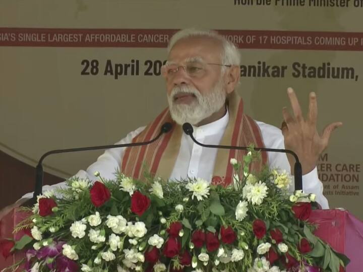 Cancer hospitals in Assam will augment healthcare capacities in Northeast as well as South Asia says PM Modi इन 7 चीजों पर है PM Modi का फोकस, Assam में कैंसर अस्पतालों के उद्घाटन पर बोले- मौत से मुकाबले की नौबत नहीं आनी चाहिए