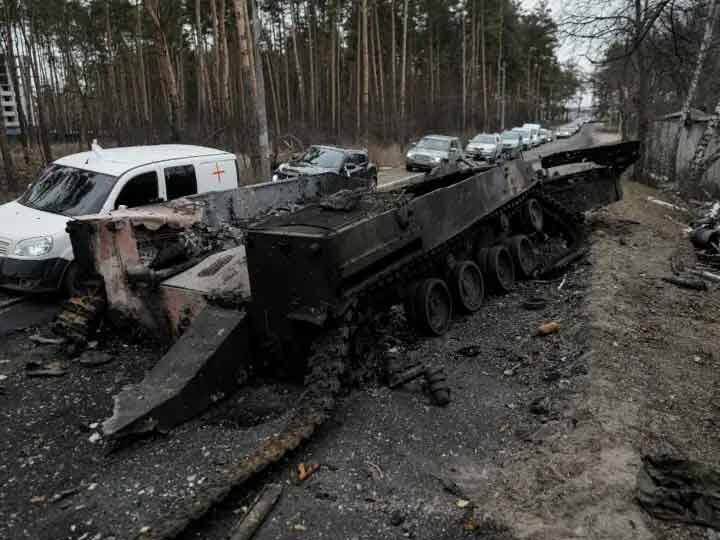 Ukraine claims 22800 Russian soldiers killed in war 970 Russian tanks destroyed Russia Ukraine War: यूक्रेन का दावा- युद्ध में अब तक रूस के 22,800 सैनिक मारे गए, 970 रूसी टैंक तबाह