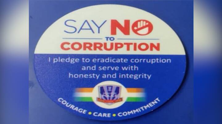 North 24 Paragana : Police of Barrackpore Police Commissionerate wearing Say No To Corruption badge Barrackpore Police Commissionerate : 
