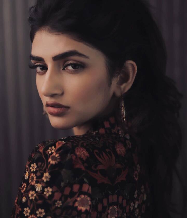 అందంతో తెలుగు ప్రేక్షకులను కట్టిపడేసింది ఈ పిల్ల. -Image credit: Sreeleela/Instagram