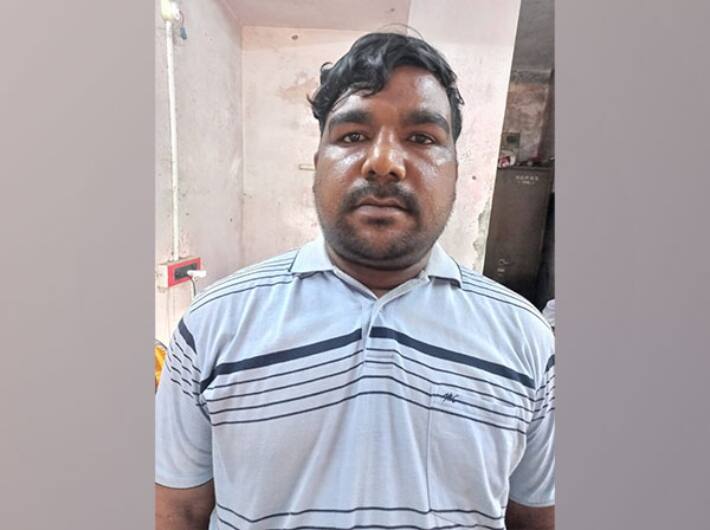 Jahangirpuri Violence: जहांगीरपुरी हिंसा मामले में एक और मुख्य आरोपी कोलकाता से गिरफ्तार, भीड़ को उकसाने का आरोप Delhi Jahangirpuri Violence Another main accused arrested from Kolkata accused of instigating mob ANN Jahangirpuri Violence: जहांगीरपुरी हिंसा मामले में एक और मुख्य आरोपी कोलकाता से गिरफ्तार, भीड़ को उकसाने का आरोप