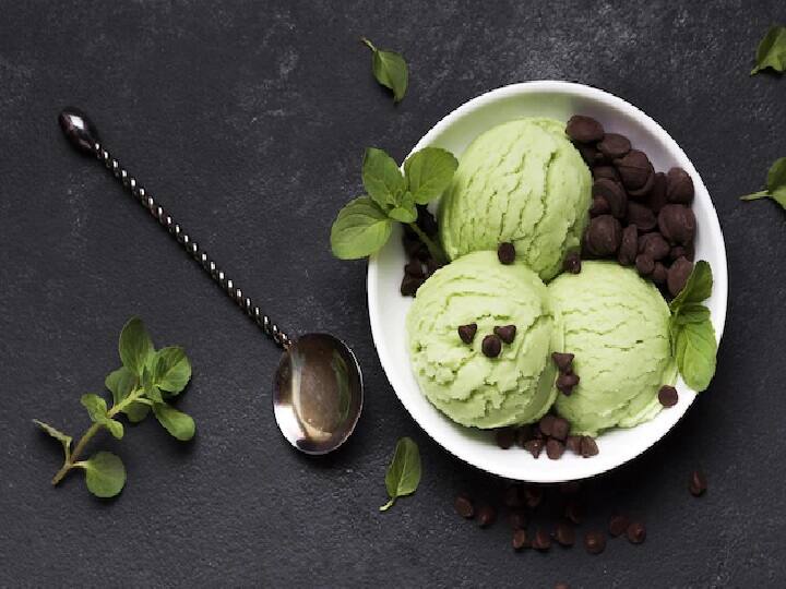 Summer Recipe: गर्मियों में खुद को ठंडा रखने के लिए बनाएं कच्चे आम की आइसक्रीम, टेस्ट में लगेगी शानदार