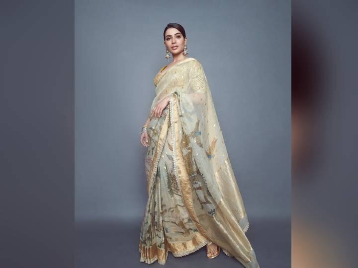 ‘साऊथ क्वीन’ अभिनेत्री समंथा रुथ प्रभू (Samantha Ruth Prabhu) आज (28 एप्रिल) आपला 35वा वाढदिवस साजरा करत आहे. केवळ दक्षिणात्यचं नव्हे, तर बॉलिवूड विश्वातही संमथाने आपल्या अभिनयाच्या जोरावर हक्काचे स्थान निर्माण केले आहे.