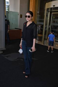 Photos: ऑल ब्लैक लुक में नज़र आईं शहनाज़ गिल, कैमरे के सामने बेहद जल्दी में दिखीं एक्ट्रेस