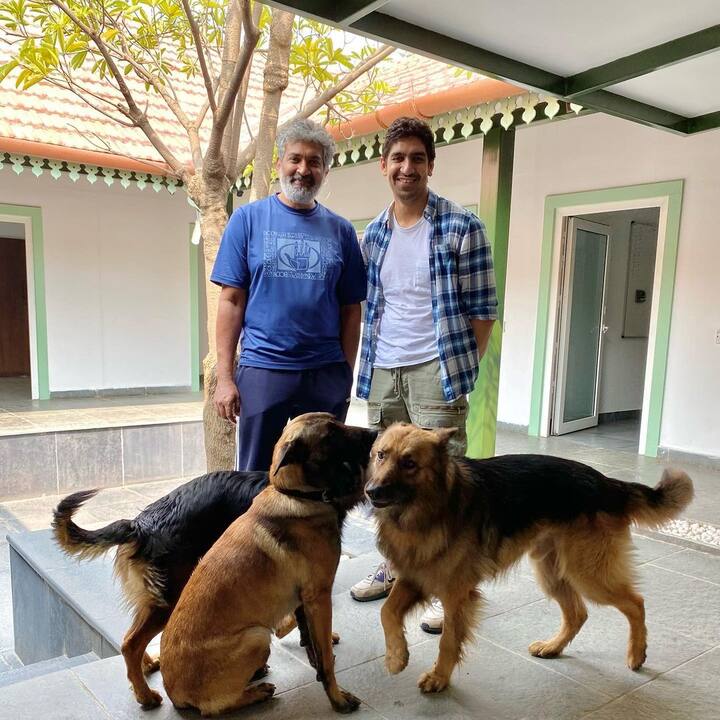 అయాన్ ముఖర్జీ: అలియా-రణ్బీర్ నటిస్తున్న ‘బ్రహ్మాస్త్ర’ సినిమాకు దర్శకుడు అయాన్ ముఖర్జీ. ఆయన ‘Audi Q8’ గిఫ్ట్గా ఇచ్చాడు. - Image Credit: Ayan Mukerji/Instagram