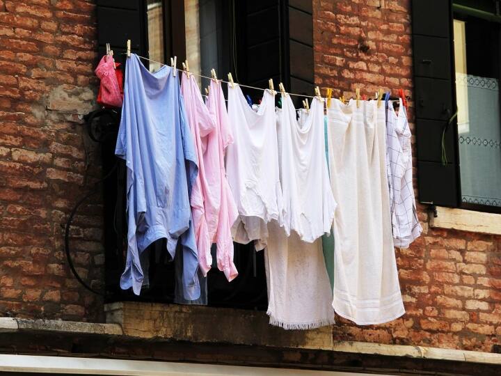 Viral News UAE Residents warned against drying clothes on balconies; violators face Dh1,000 Fine Viral News: బాల్కనీలో బట్టలు ఆరేశారా? వెంటనే తీసేయండి, లేకపోతే రూ. 20 వేలు ఫైన్!