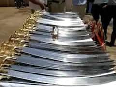 Maharashtra News: महाराष्ट्र पुलिस ने मुंबई-आगरा हाईवे पर स्कॉर्पियो से 89 तलवारें पकड़ीं, बीजेपी ने लगाया गंभीर आरोप