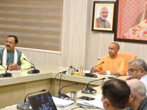 UP News: यूपी में कानून व्यवस्था पर सीएम योगी आदित्यनाथ ने की समीक्षा बैठक, बोले- लाउडस्पीकर के नियमों का हो पालन UP News: यूपी में कानून व्यवस्था पर सीएम योगी आदित्यनाथ ने की समीक्षा बैठक, बोले- लाउडस्पीकर के नियमों का हो पालन