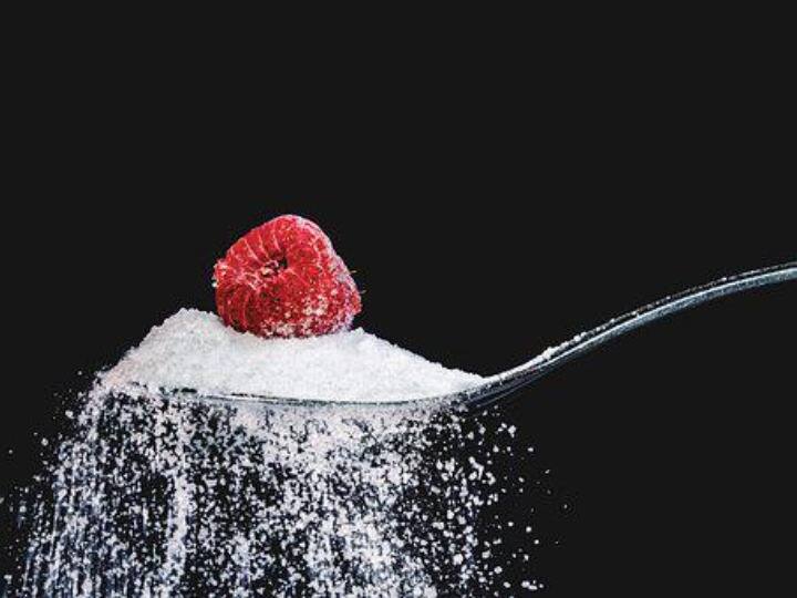 डायबिटीज से ग्रसित मरीजों को अपने डाइट पर विशेष ध्यान देने की आवश्यकता होती है. अगर आप डायबिटीज से पीड़ित हैं, तो कुछ आहार का सेवन न करने की सलाह दी जाती है. आज हम आपको कुछ ऐसे डाइट के बारे में बताएंगे, जिसे डायबिटीज रोगियों को परहेज करने की आवश्यकता होती है. आइए जानते हैं उन डाइट के बारे में-