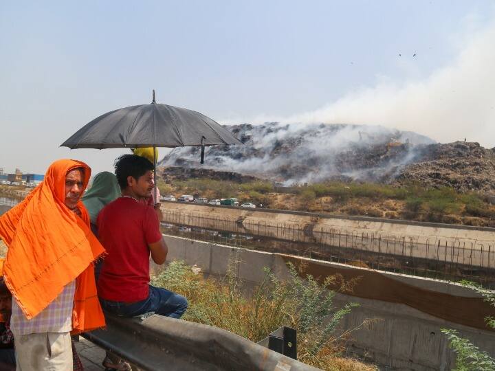 Bhalswa Landfill Fire Delhi government imposes a fine of Rs 50 lakhs on North MCD Bhalswa Landfill Fire: दिल्ली सरकार का एक्शन, नॉर्थ एमसीडी पर लगाया 50 लाख का फाइन