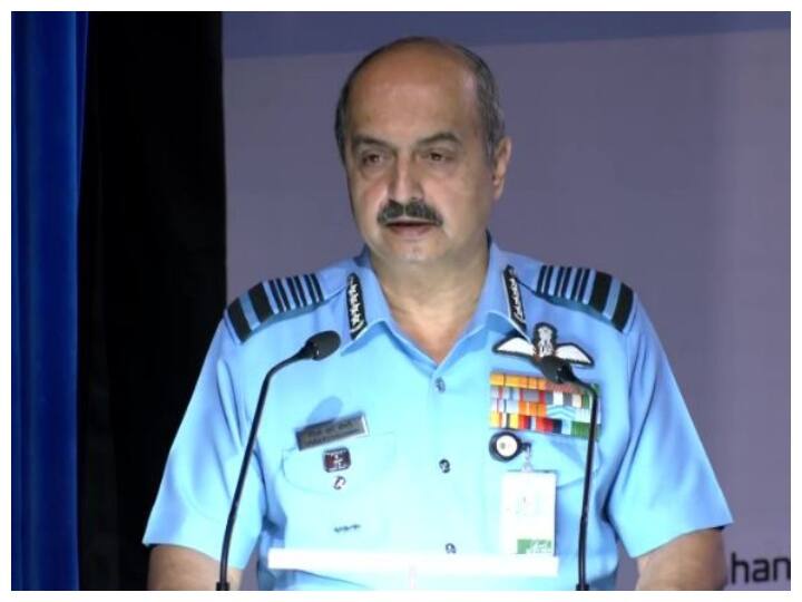 Air Force Chief on War: वायु सेना प्रमुख बोले- भविष्य में जंग के लिए बड़े बदलाव की जरूरत, कम वक्त में युद्ध के लिए रहना होगा तैयार Air Chief Marshal VR Chaudhari said We Need to Prepare for short swift wars Air Force Chief on War: वायु सेना प्रमुख बोले- भविष्य में जंग के लिए बड़े बदलाव की जरूरत, कम वक्त में युद्ध के लिए रहना होगा तैयार