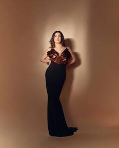 Divya Khosla Kumar: दिव्या झाली ट्रोल; ड्रेस पाहून चाहत्यांना आली बिग बॉसच्या ट्रॉफीची आठवण!