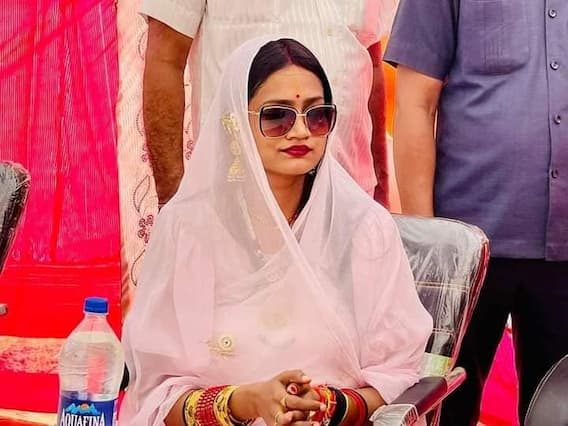 Banda: बीजेपी नेता श्वेता सिंह ने मौत से पहले लिखा- 'घायल नागिन, घायल शेरनी और अपमानित स्त्री से हमेशा डरना चाहिए' Banda: बीजेपी नेता श्वेता सिंह ने मौत से पहले लिखा- 'घायल नागिन, घायल शेरनी और अपमानित स्त्री से हमेशा डरना चाहिए'