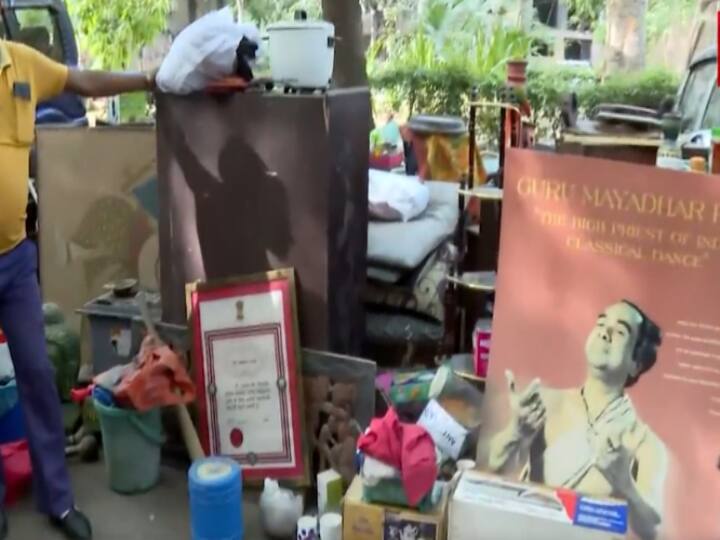 Delhi: सरकारी आवास से बेदखल हुए 90 वर्षीय पद्मश्री मायाधर राउत, बेटी बोलीं- हमारा सामान बाहर फेंक दिया गया