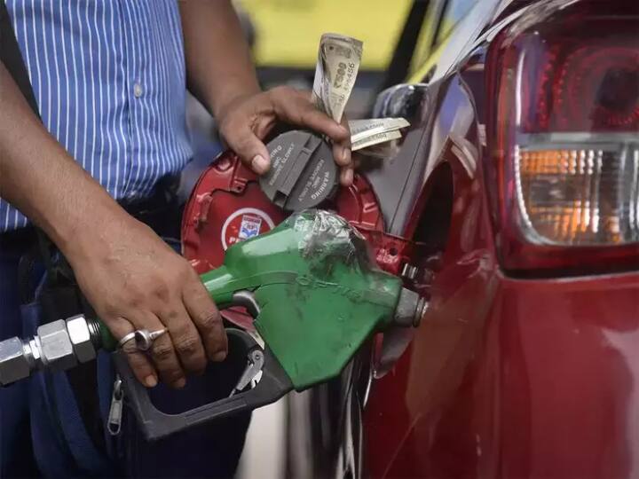 petrol and diesel price on chennai 17th may 2022 Petrol, Diesel Price : மீண்டும் உயர்ந்ததா பெட்ரோல், டீசல் விலை...? இன்றைய விலை நிலவரம் இதுதான்!