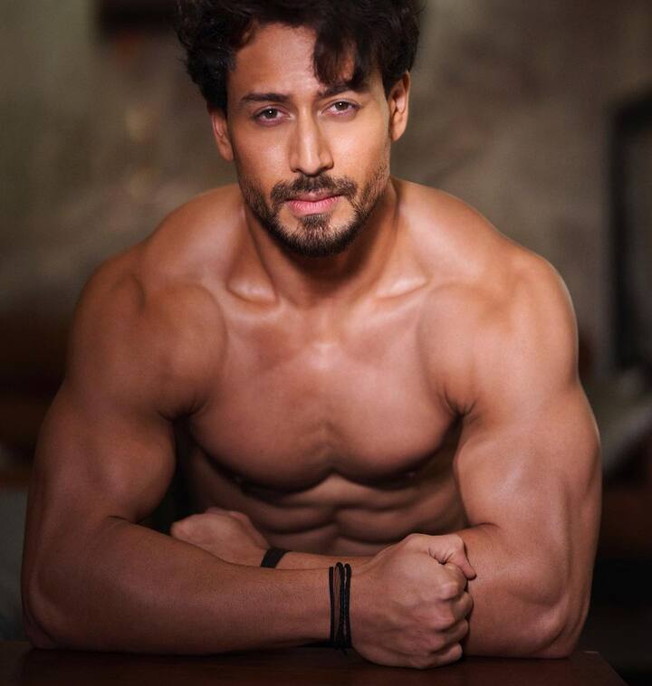टायगरनं एका मुलाखतीमध्ये हॉलिवूडमध्ये करिअर करण्याची इच्छा व्यक्त केली होती.